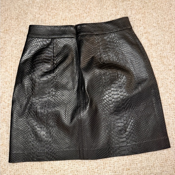 Wilfred (Aritzia) Faux Leather Snake-Embossed Mini Skirt “PATIO” - Picture 3 of 6